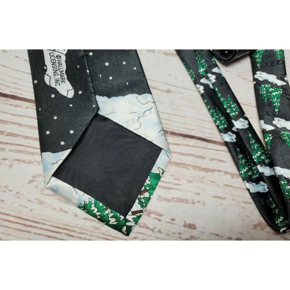 Yule Tie Greetings Hallmark 100% Silk Christmas Tree Santa Snow Reindeer Tie - Picture 10 of 11